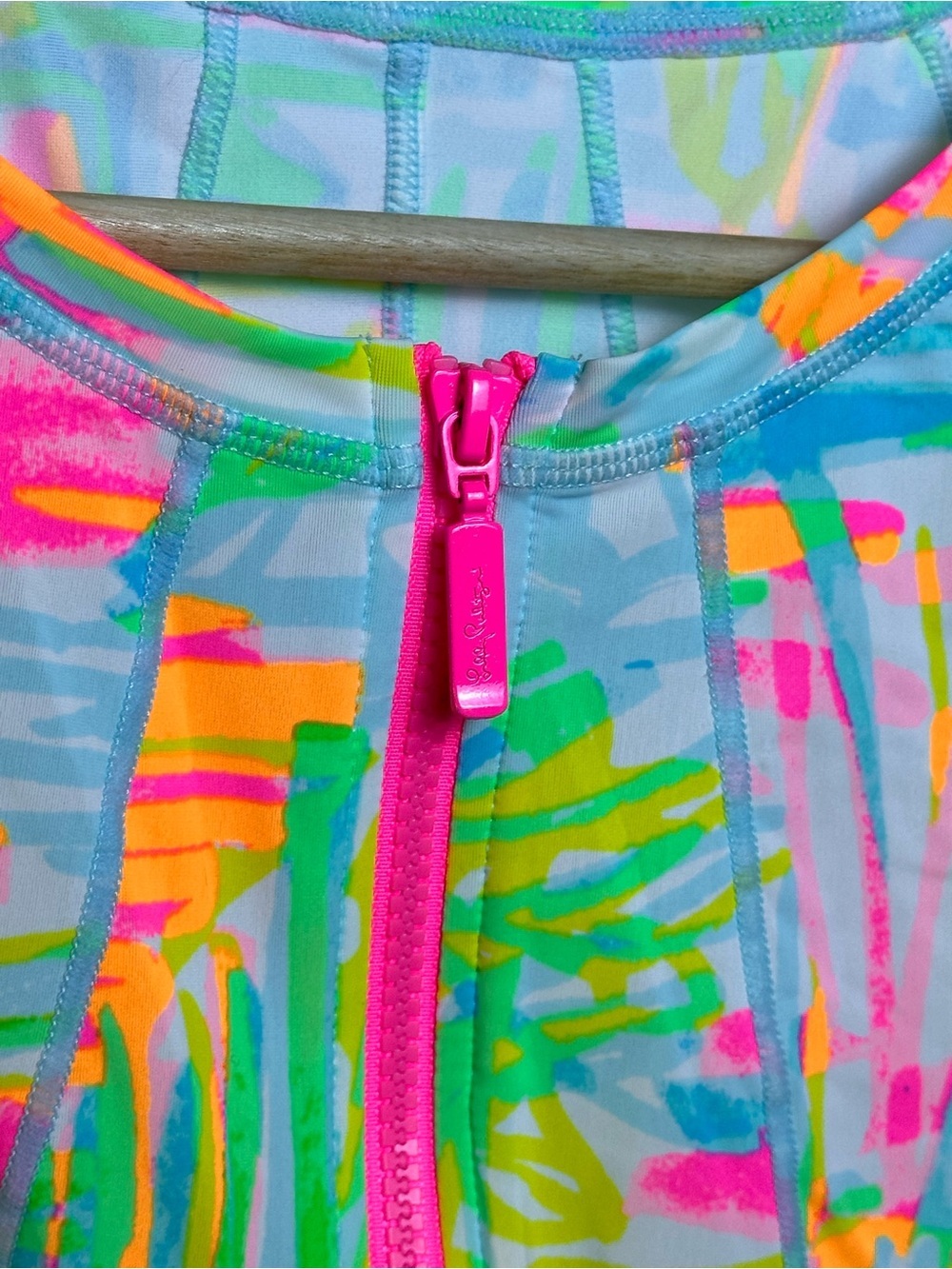 Lilly Pulitzer Luxletic Kalani Rashguard S sea salt and sun print UPF 50+ - Picture 4 of 9
